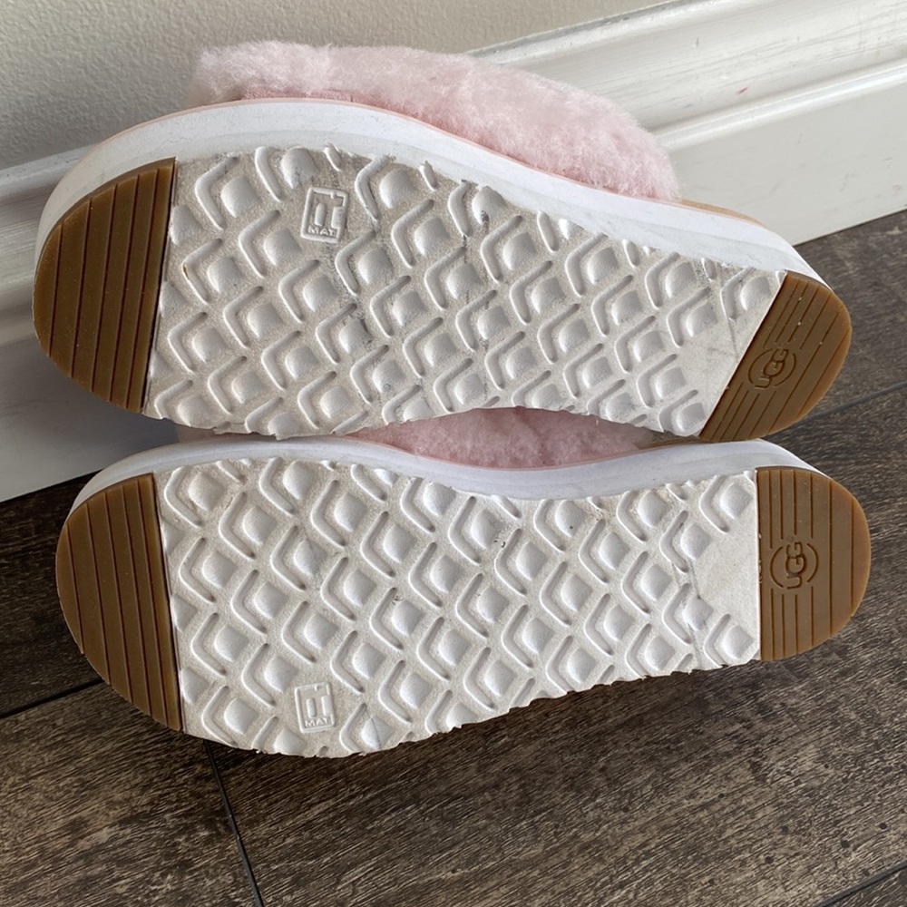 UGG Fluff Pink Slides - Picture 4 of 4